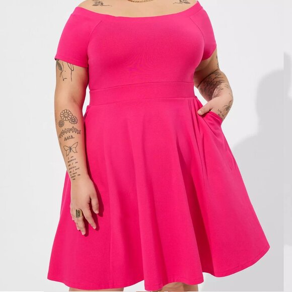 👄 Plus Size 1X 14 16 TORRID Pink Pinup Foxy Off Shoulder Skater Dress Womens - Picture 2 of 5